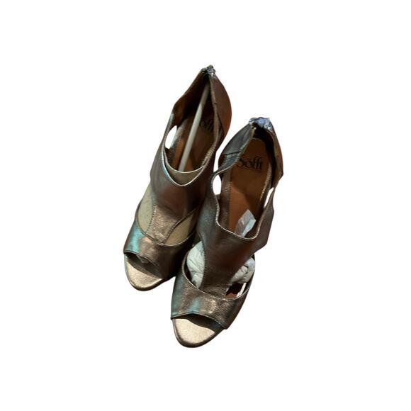 Sofft Leather T-Strap Open Toe Pump High Heels Zipper Back Gold Size 10 NEW - Picture 1 of 6